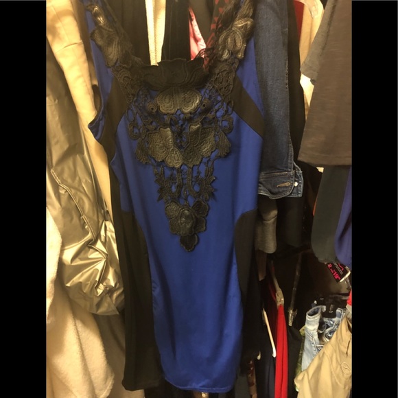 Small blue and black very fitted dress - Picture 1 of 1